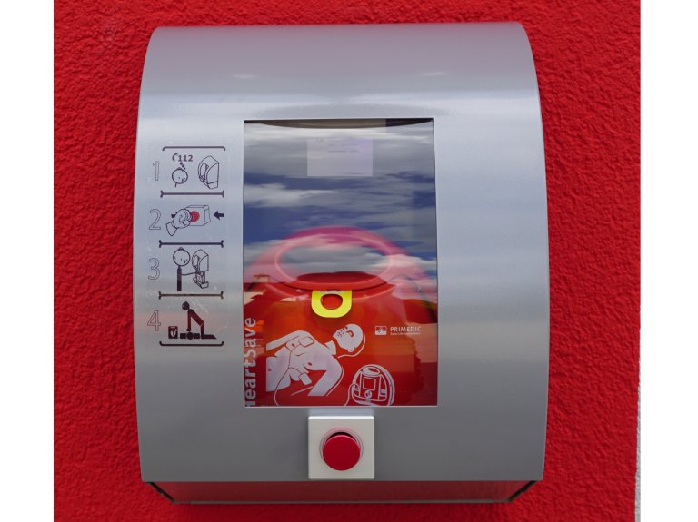 Die in Karlshuld installierten Defibrillatoren eignen sich für Erwachsene und für Kinder.
